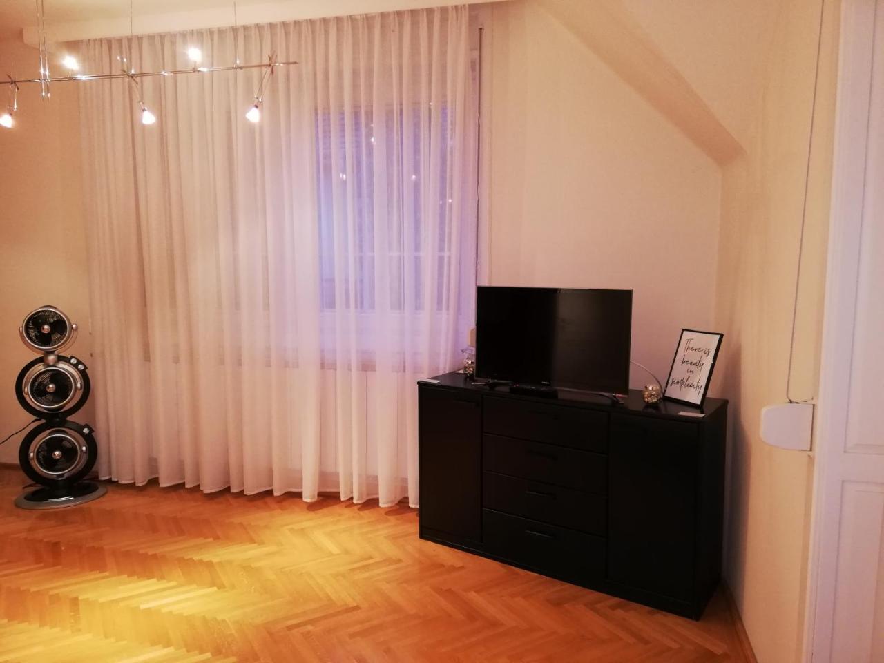 Pero Panzio Bed & Breakfast Debrecen Eksteriør bilde
