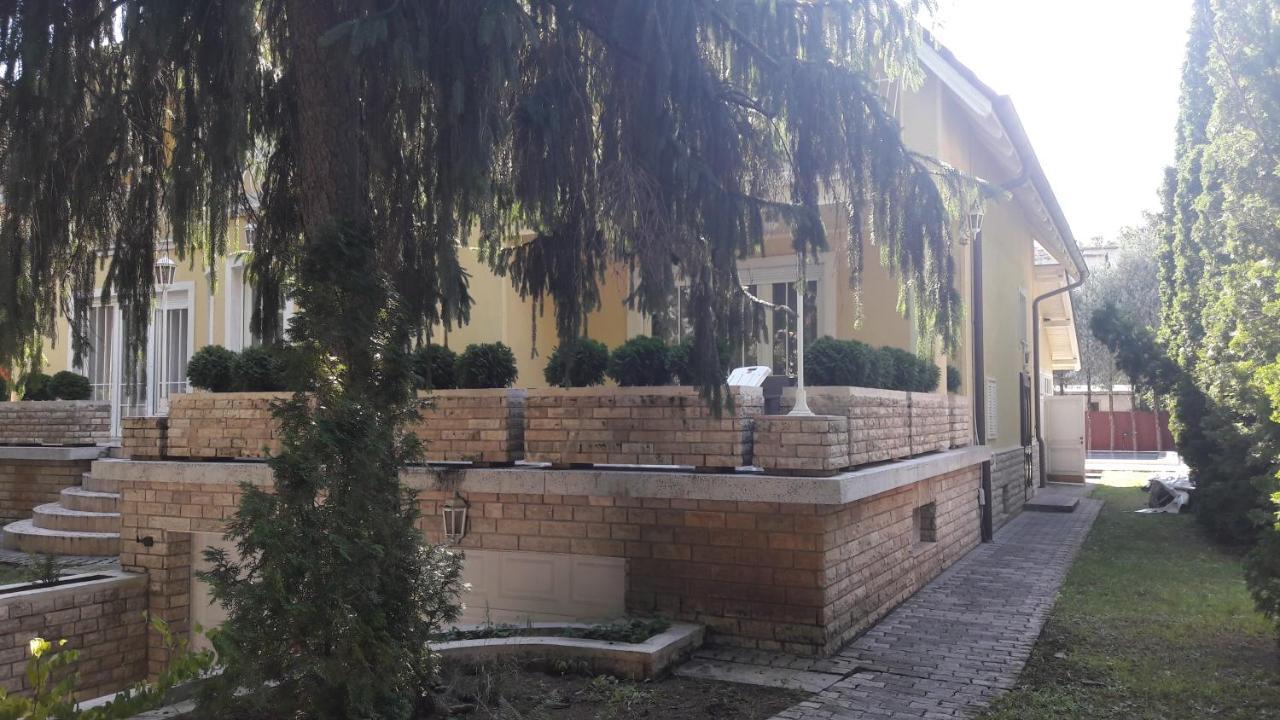 Pero Panzio Bed & Breakfast Debrecen Eksteriør bilde